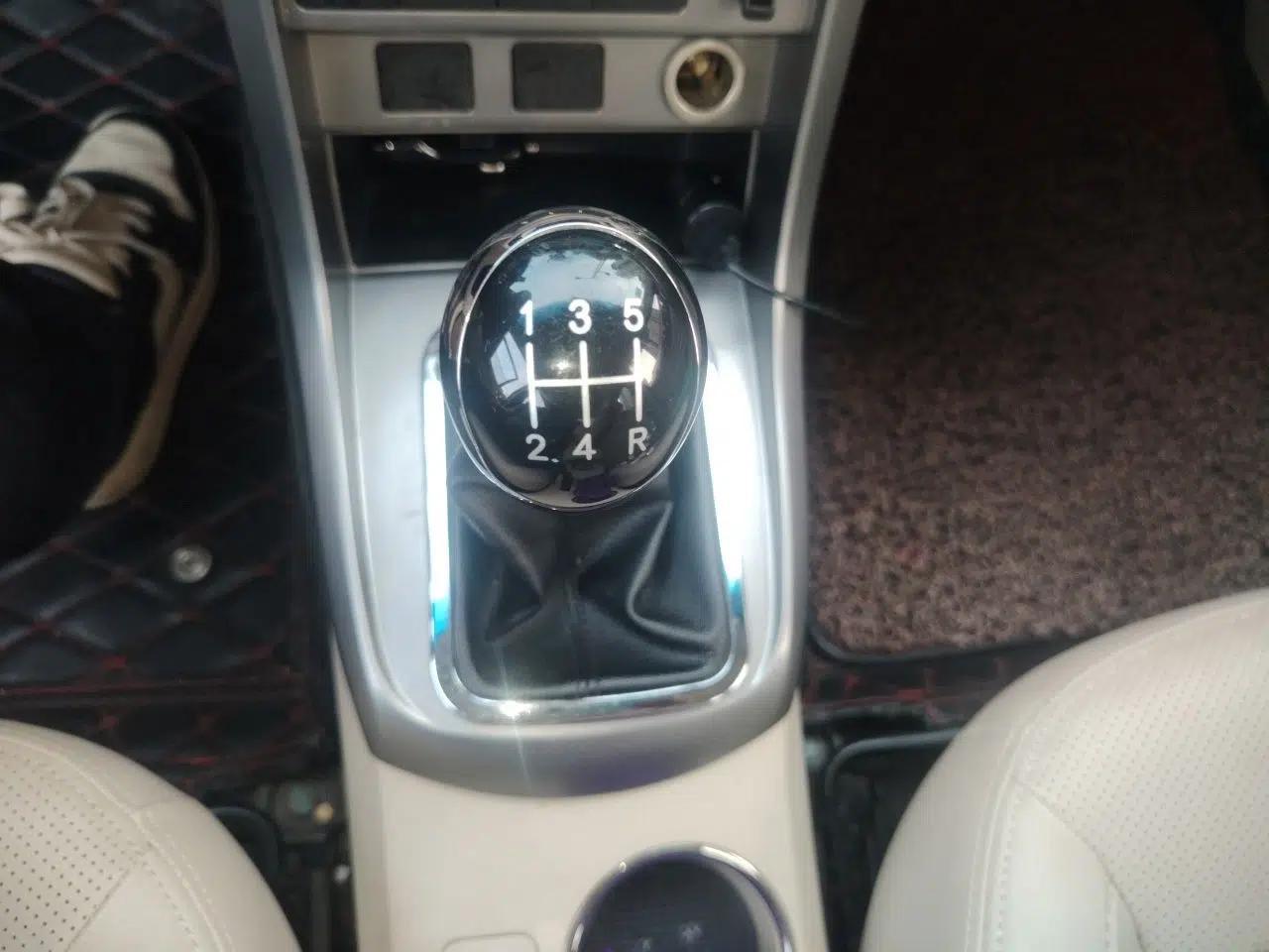 Geely Auto Classic Emgrand 2013 Sedan 1.5L Manual Elite Model — миниатюра 15