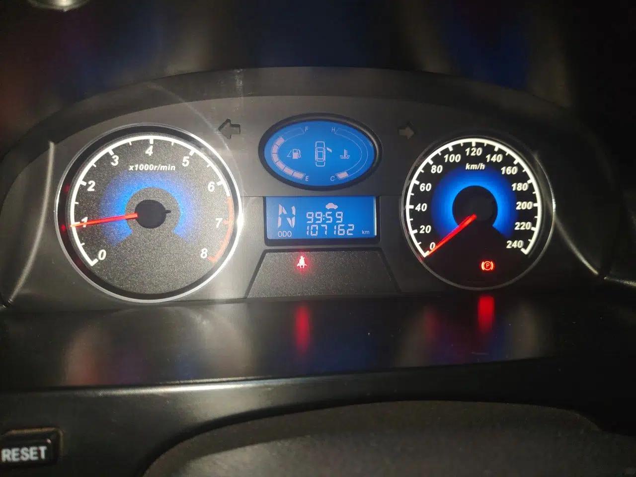 Geely Auto Classic Emgrand 2013 Sedan 1.8L CVT Elite Model — миниатюра 12