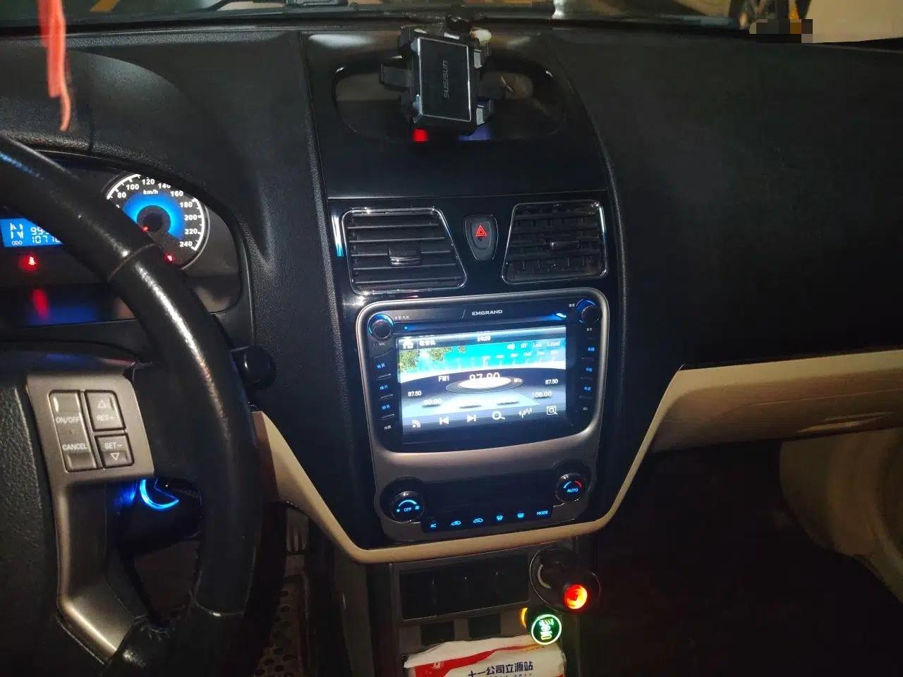 Geely Auto Classic Emgrand 2013 Sedan 1.8L CVT Elite Model — миниатюра 14