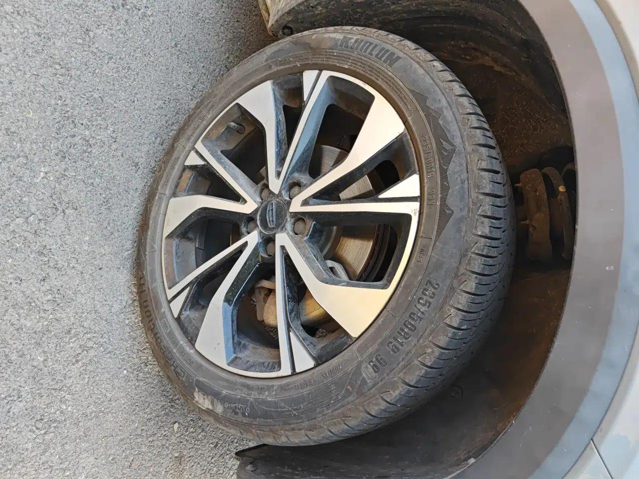 Geely Auto Monjaro S 2021 2.0TD DCT Two-Wheel Drive Lightning Edition — миниатюра 8