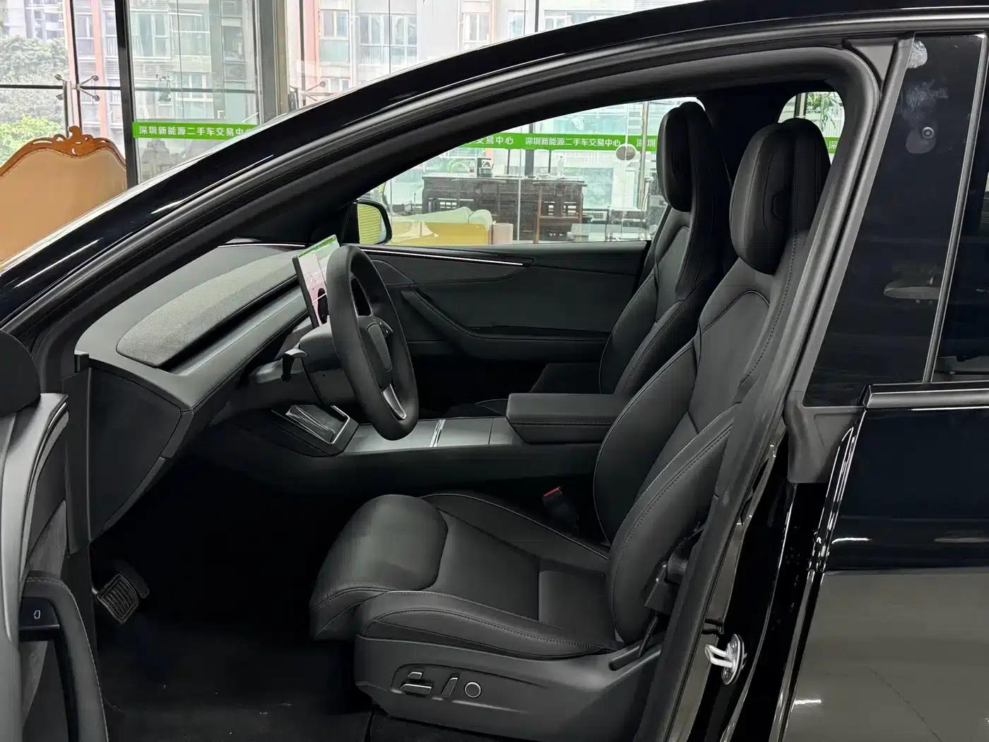 Model Y L 2025 Long Range All-Wheel Drive — миниатюра 3