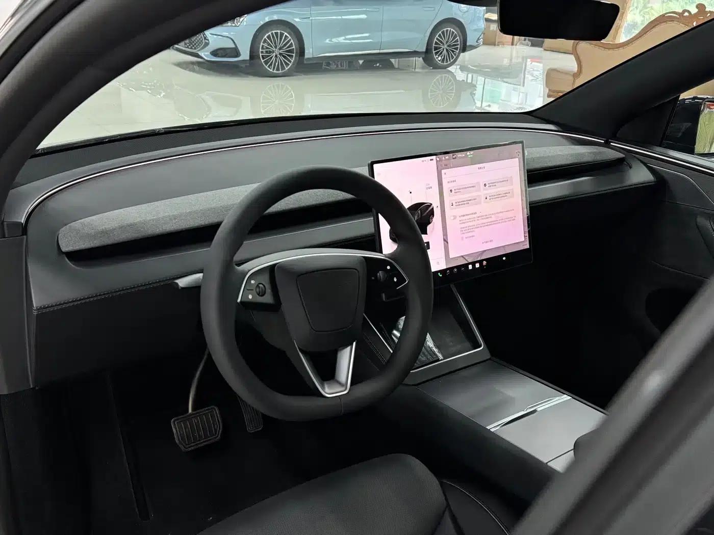 Model Y L 2025 Long Range All-Wheel Drive — миниатюра 4
