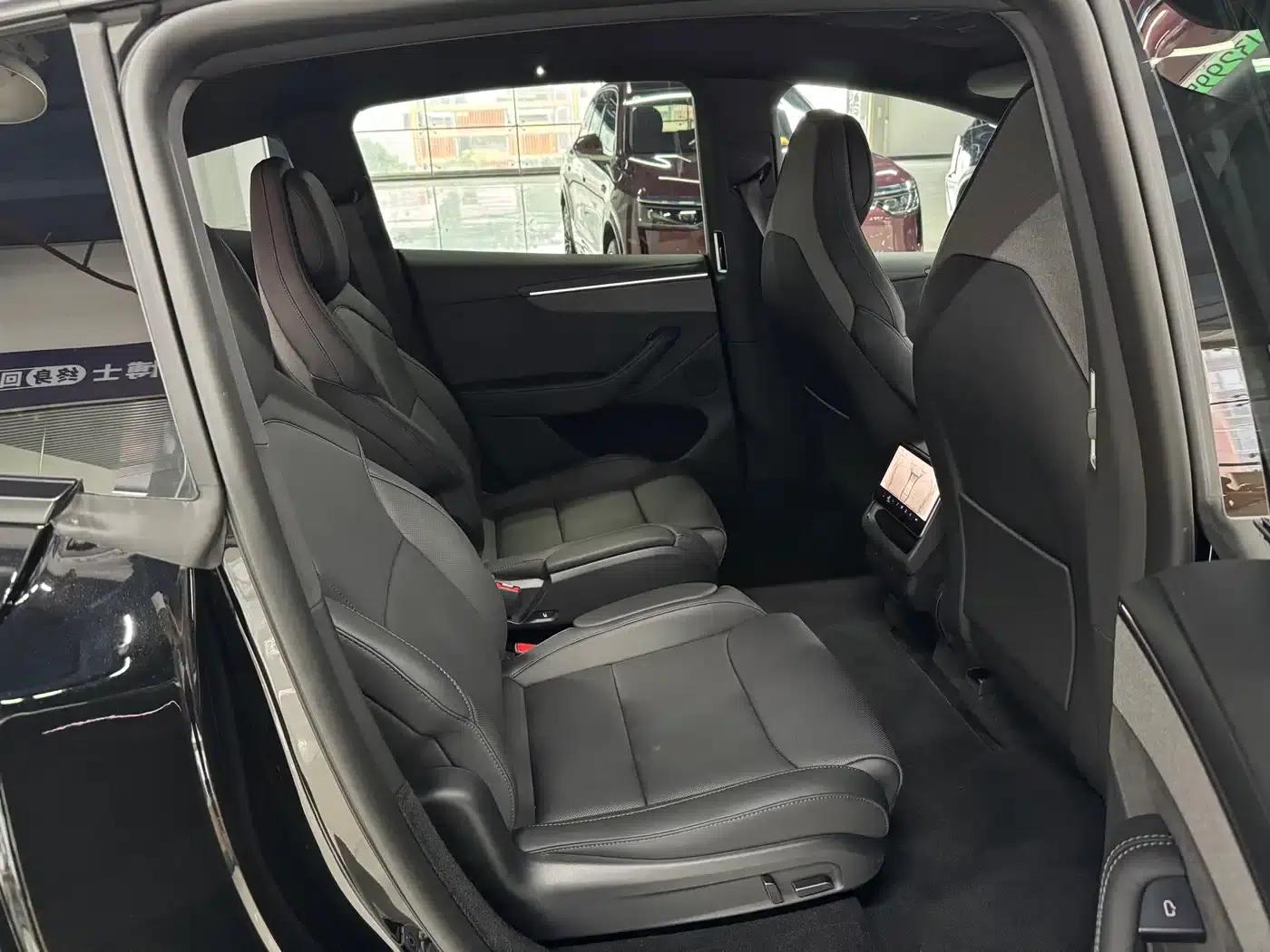 Model Y L 2025 Long Range All-Wheel Drive — миниатюра 10