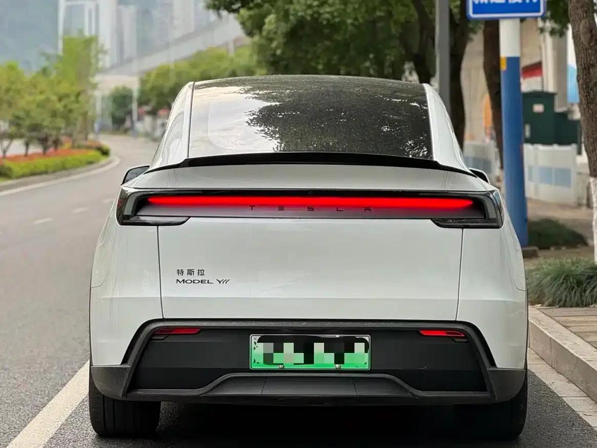 Model Y L 2025 Long Range All-Wheel Drive — миниатюра 3