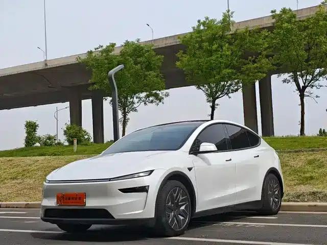 Model Y L 2025 Long Range All-Wheel Drive