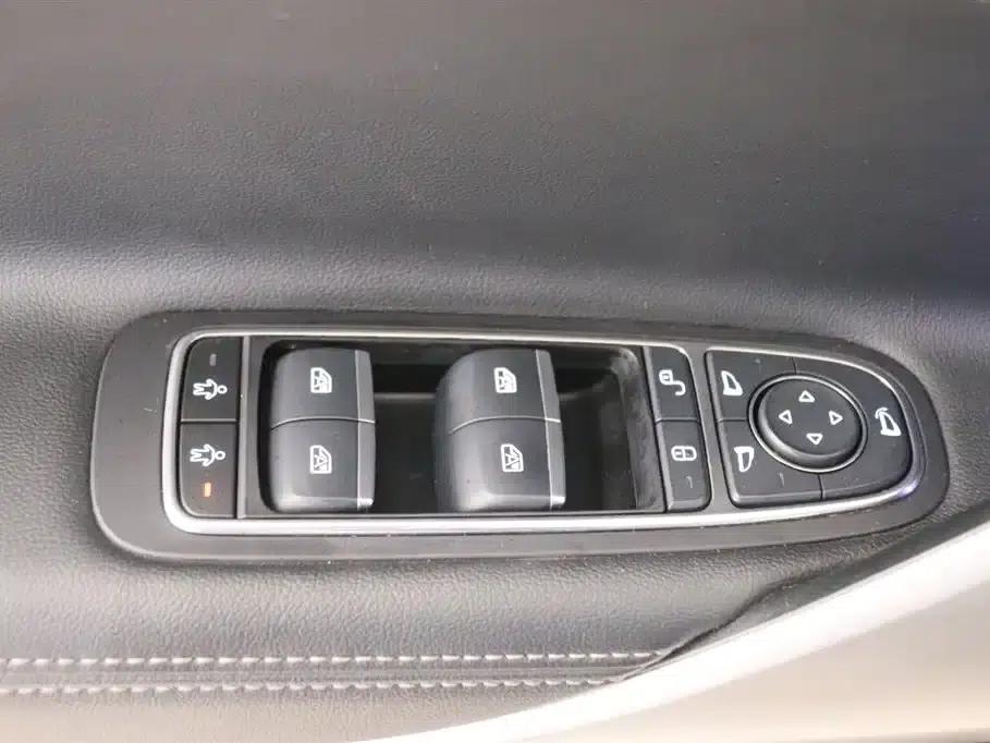 Denza X 2020 PHEV Flagship Edition — миниатюра 13