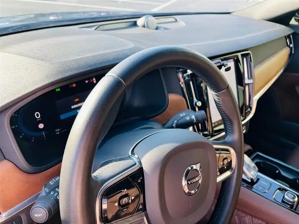 2022 Volvo S90 Plug-in Hybrid T8 E-Drive Hybrid Smart Luxury Edition — миниатюра 9