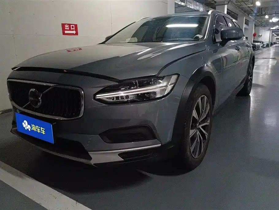 2022 Volvo V90 Cross Country B5 AWD Smart Edition — миниатюра 1