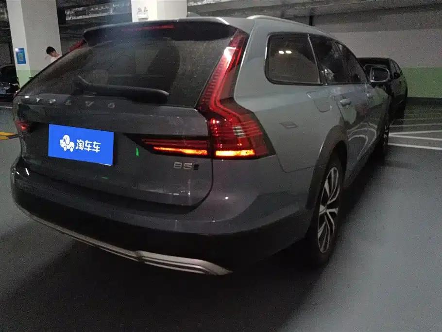 2022 Volvo V90 Cross Country B5 AWD Smart Edition — миниатюра 3