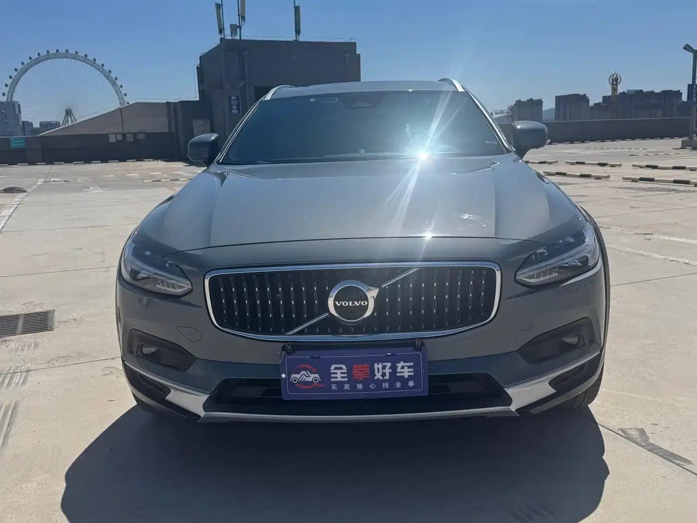 2022 Volvo V90 Cross Country B5 AWD Ultimate Edition — миниатюра 2