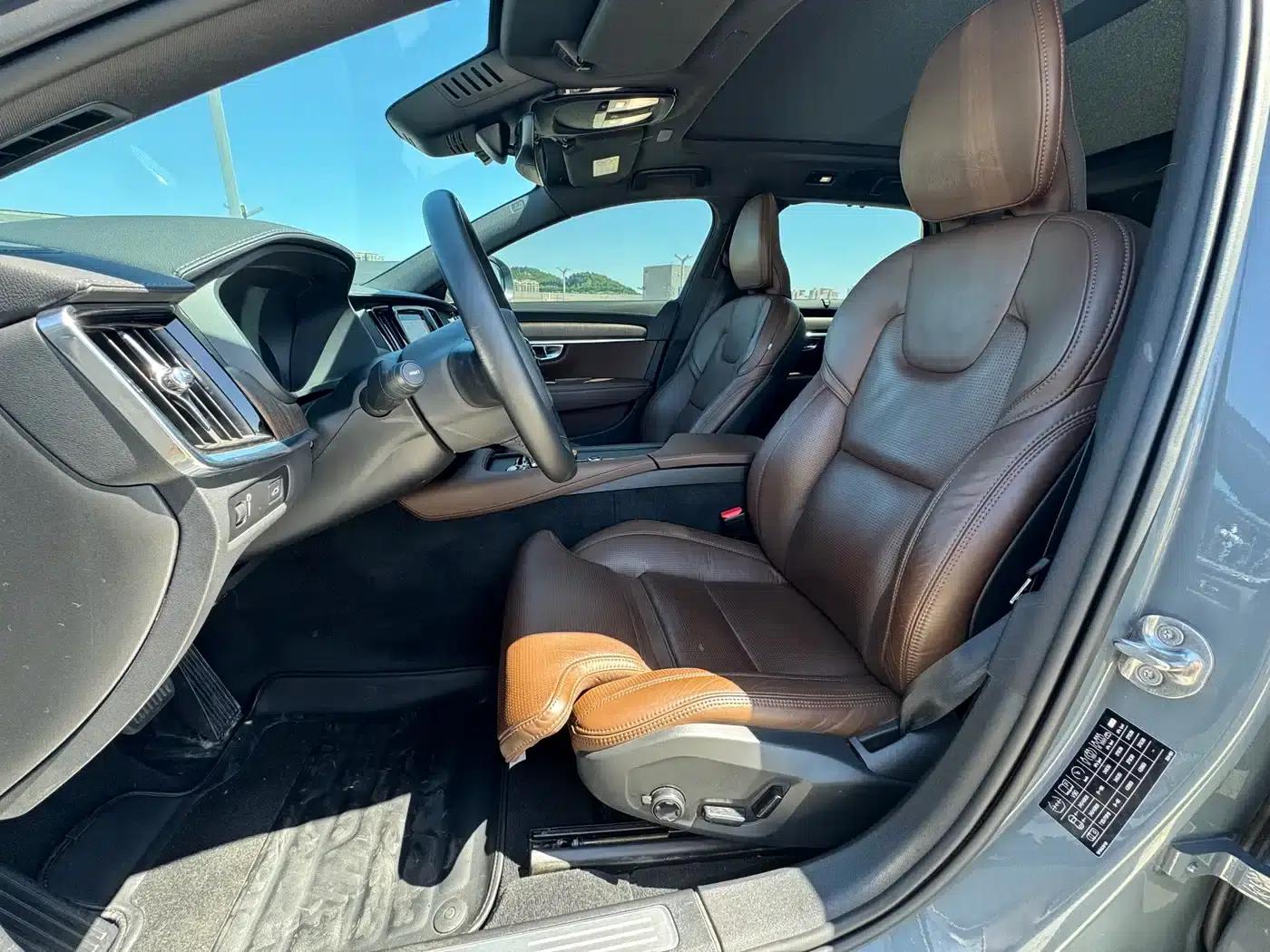 2022 Volvo V90 Cross Country B5 AWD Ultimate Edition — миниатюра 11