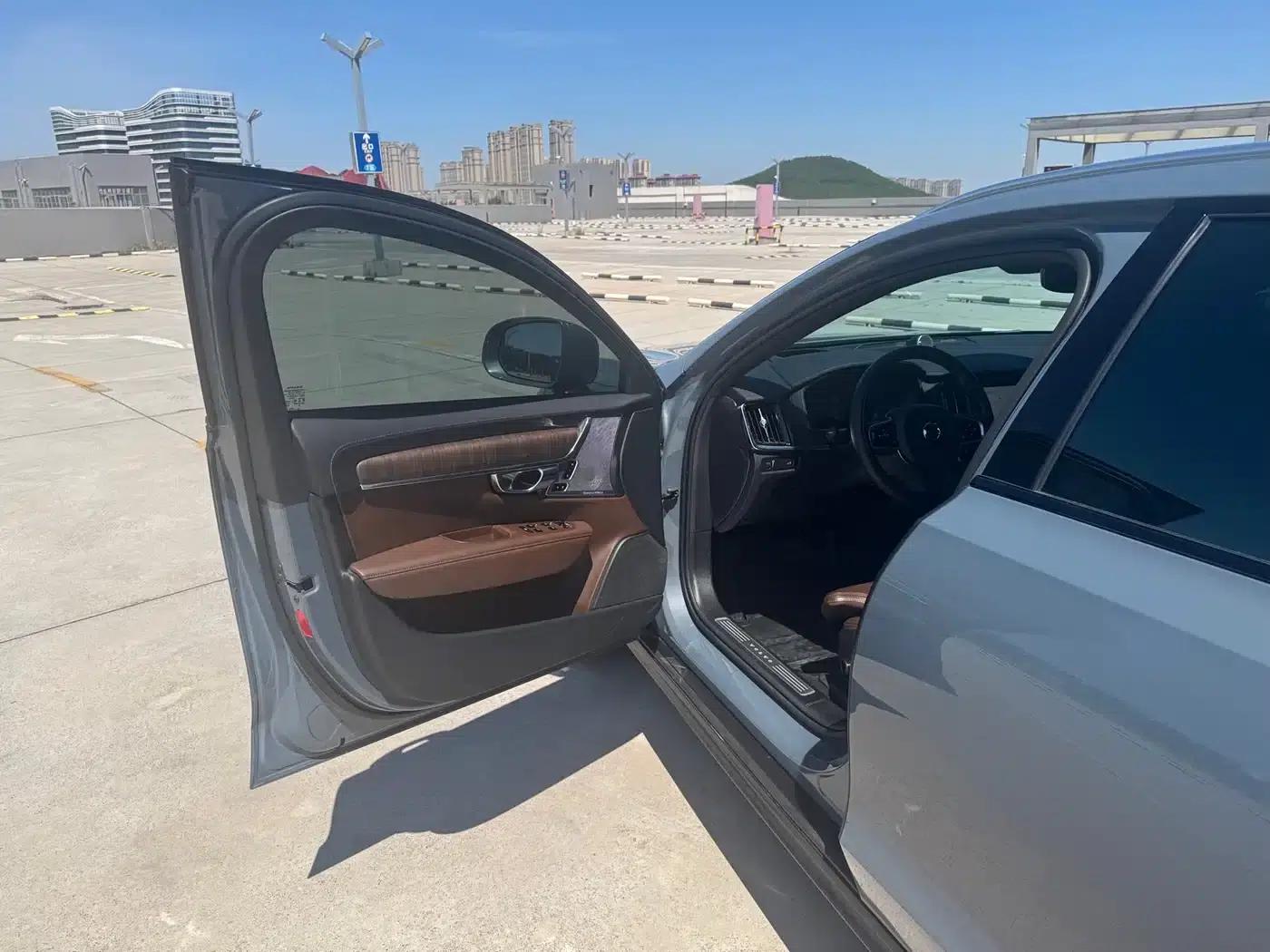2022 Volvo V90 Cross Country B5 AWD Ultimate Edition — миниатюра 12