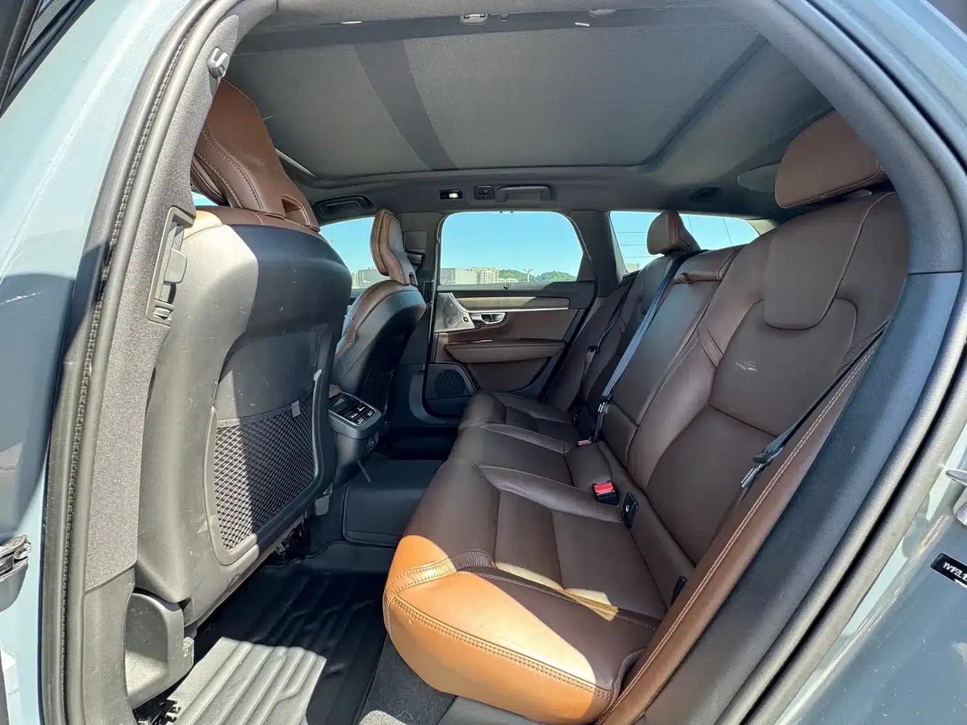 2022 Volvo V90 Cross Country B5 AWD Ultimate Edition — миниатюра 13