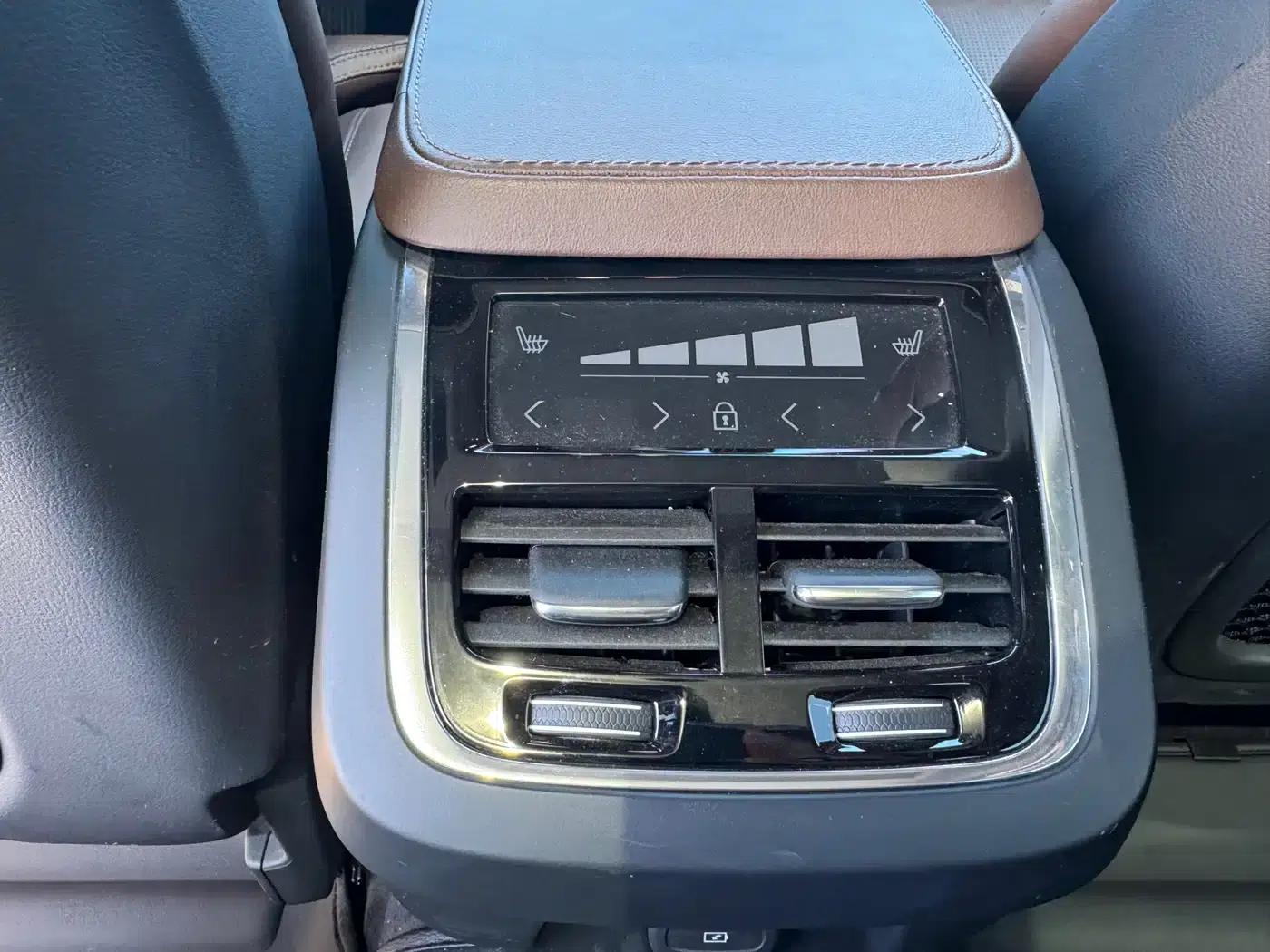 2022 Volvo V90 Cross Country B5 AWD Ultimate Edition — миниатюра 15