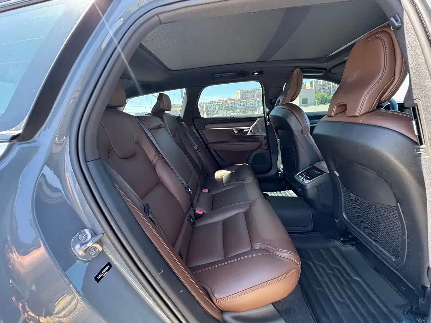 2022 Volvo V90 Cross Country B5 AWD Ultimate Edition — миниатюра 18