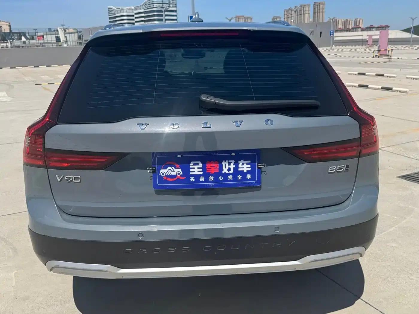 2022 Volvo V90 Cross Country B5 AWD Ultimate Edition — миниатюра 6