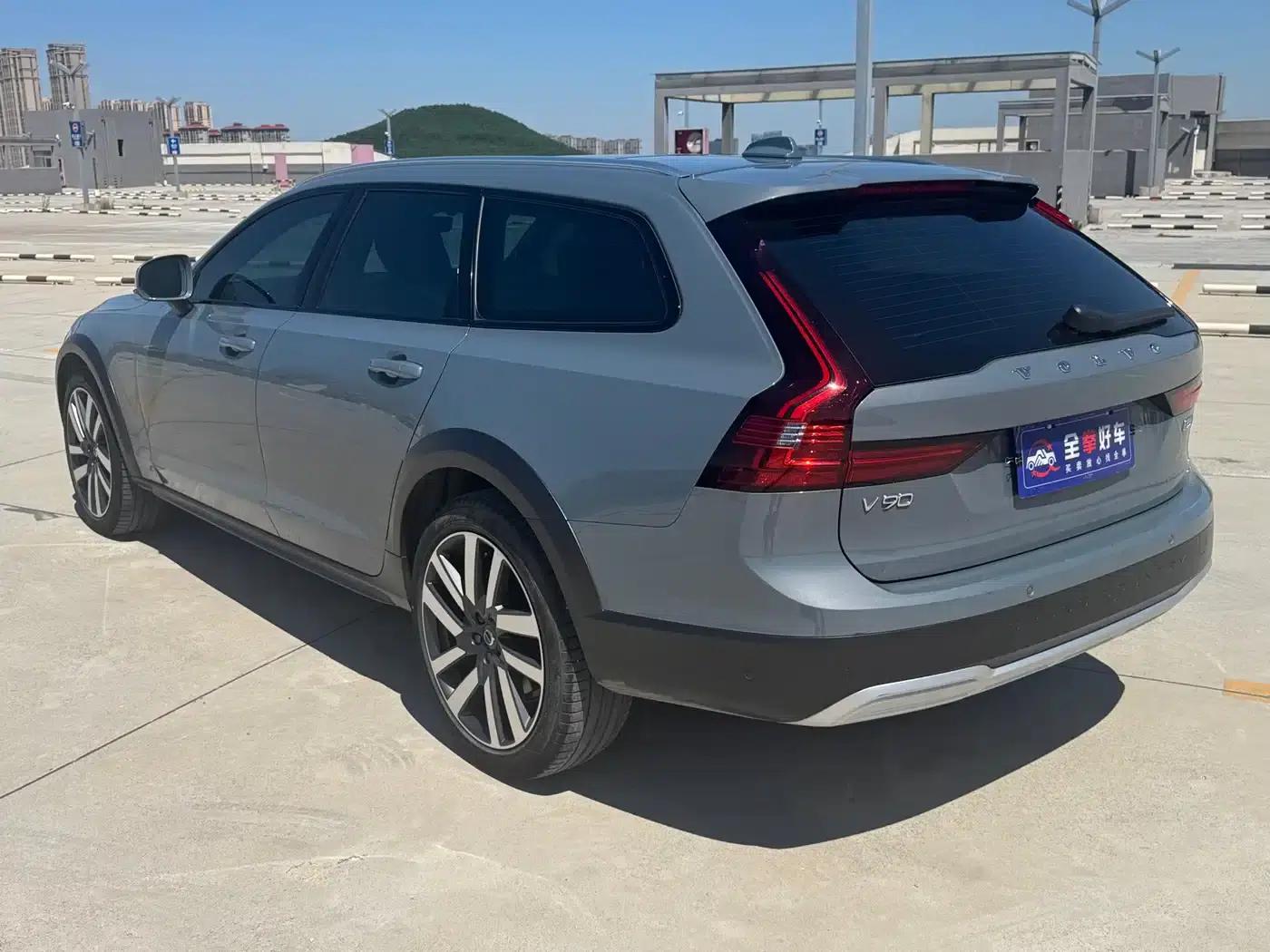 2022 Volvo V90 Cross Country B5 AWD Ultimate Edition — миниатюра 7