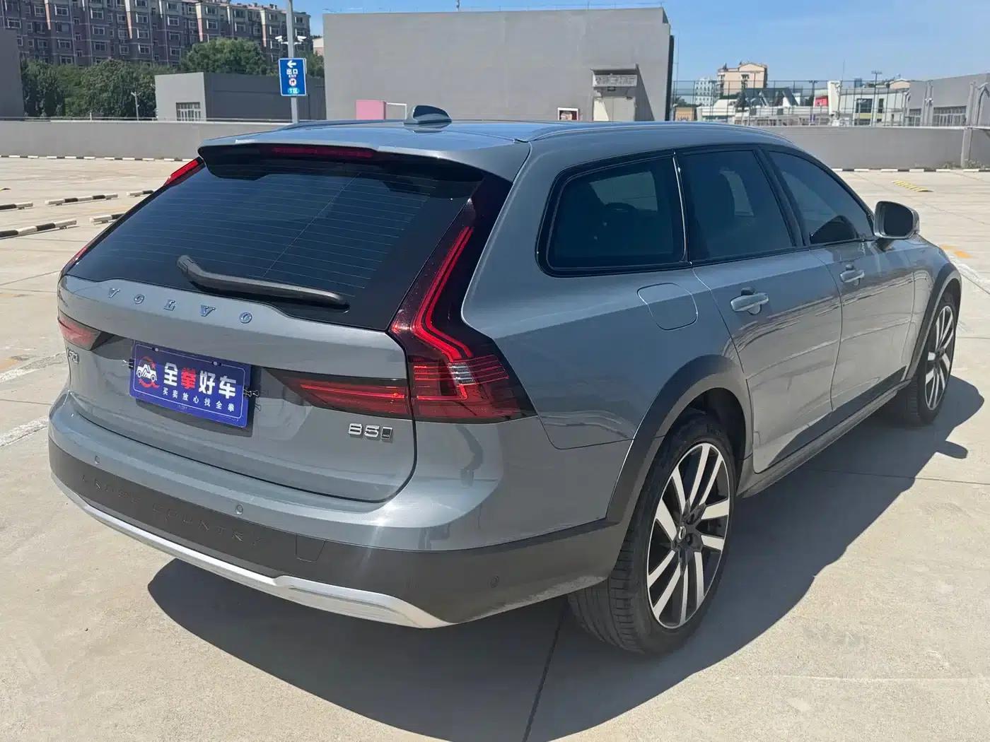2022 Volvo V90 Cross Country B5 AWD Ultimate Edition — миниатюра 8