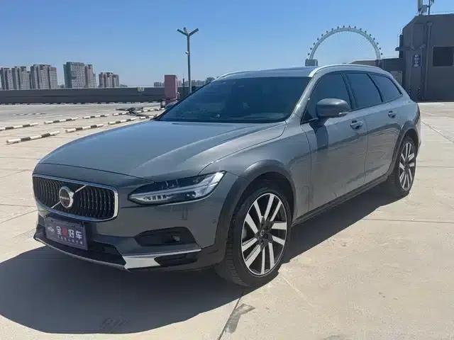 2022 Volvo V90 Cross Country B5 AWD Ultimate Edition