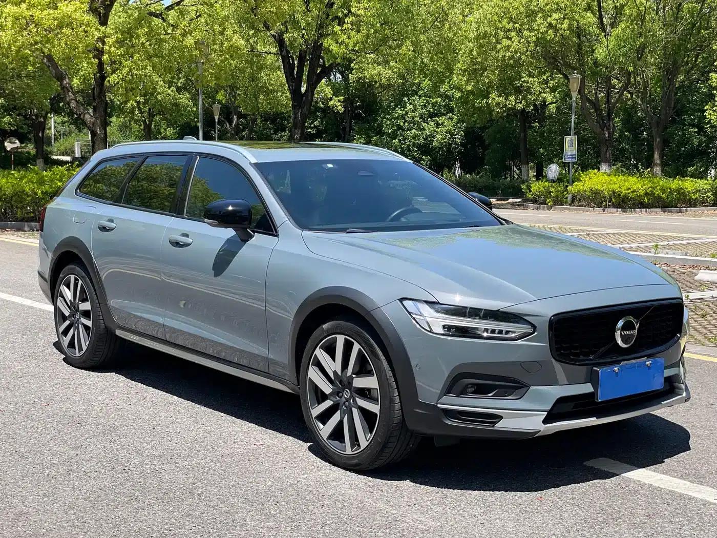 2022 Volvo V90 Cross Country B5 AWD Ultimate Edition — миниатюра 13
