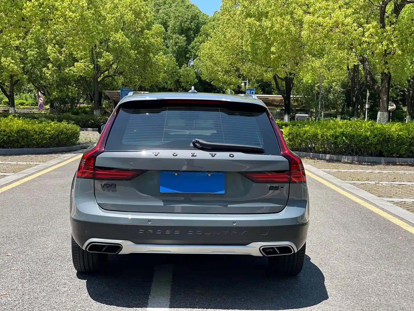 2022 Volvo V90 Cross Country B5 AWD Ultimate Edition — миниатюра 17
