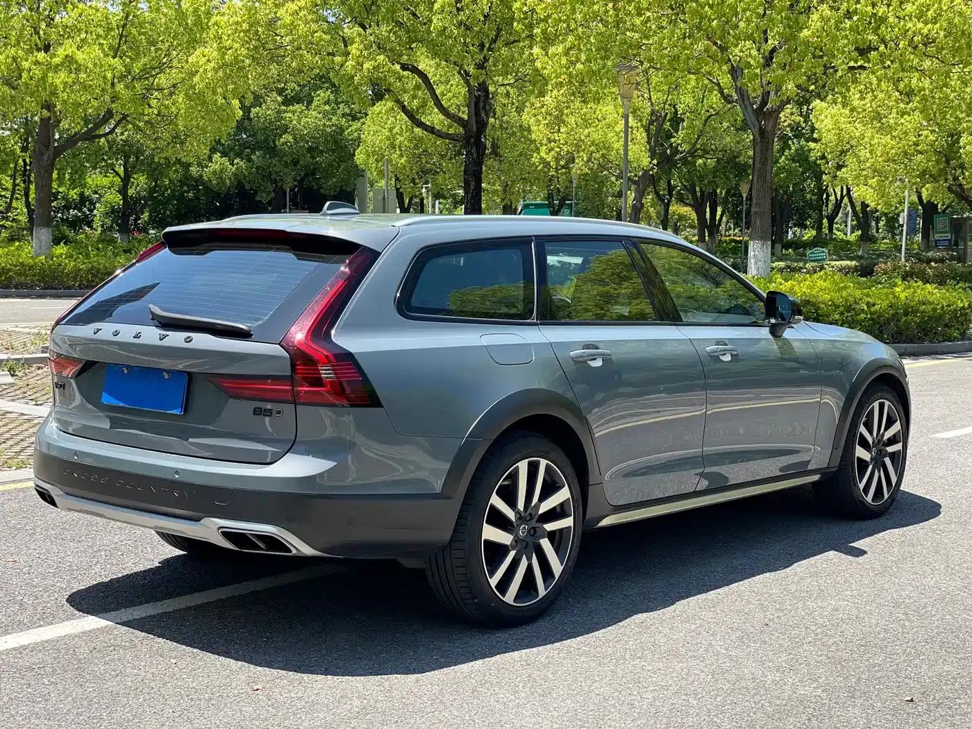 2022 Volvo V90 Cross Country B5 AWD Ultimate Edition — миниатюра 18