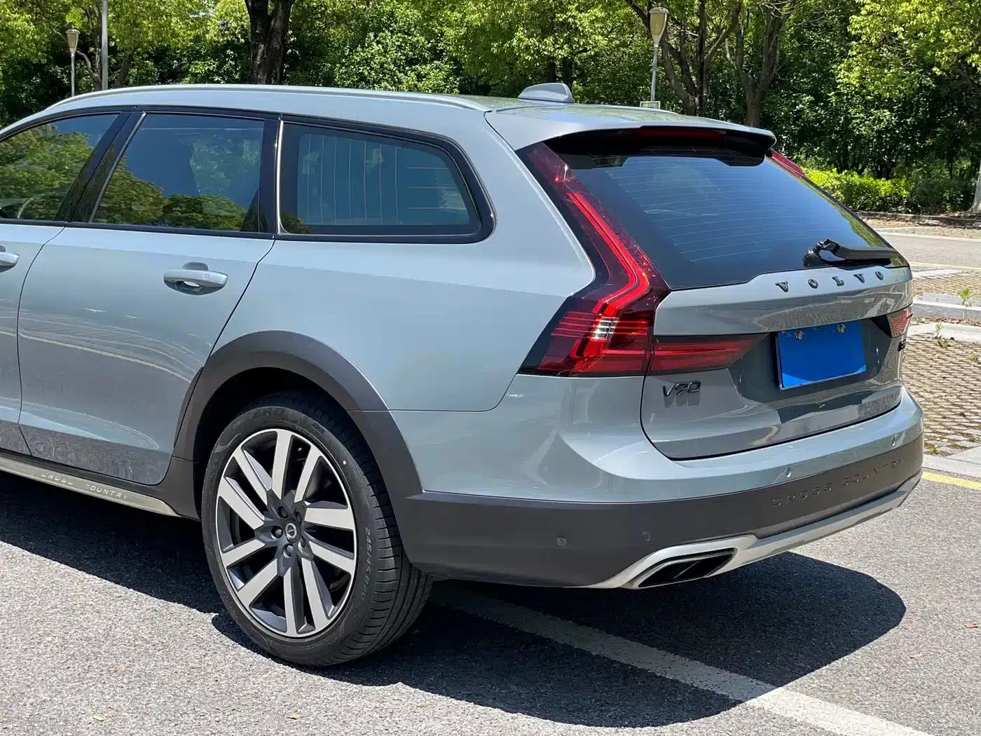 2022 Volvo V90 Cross Country B5 AWD Ultimate Edition — миниатюра 19