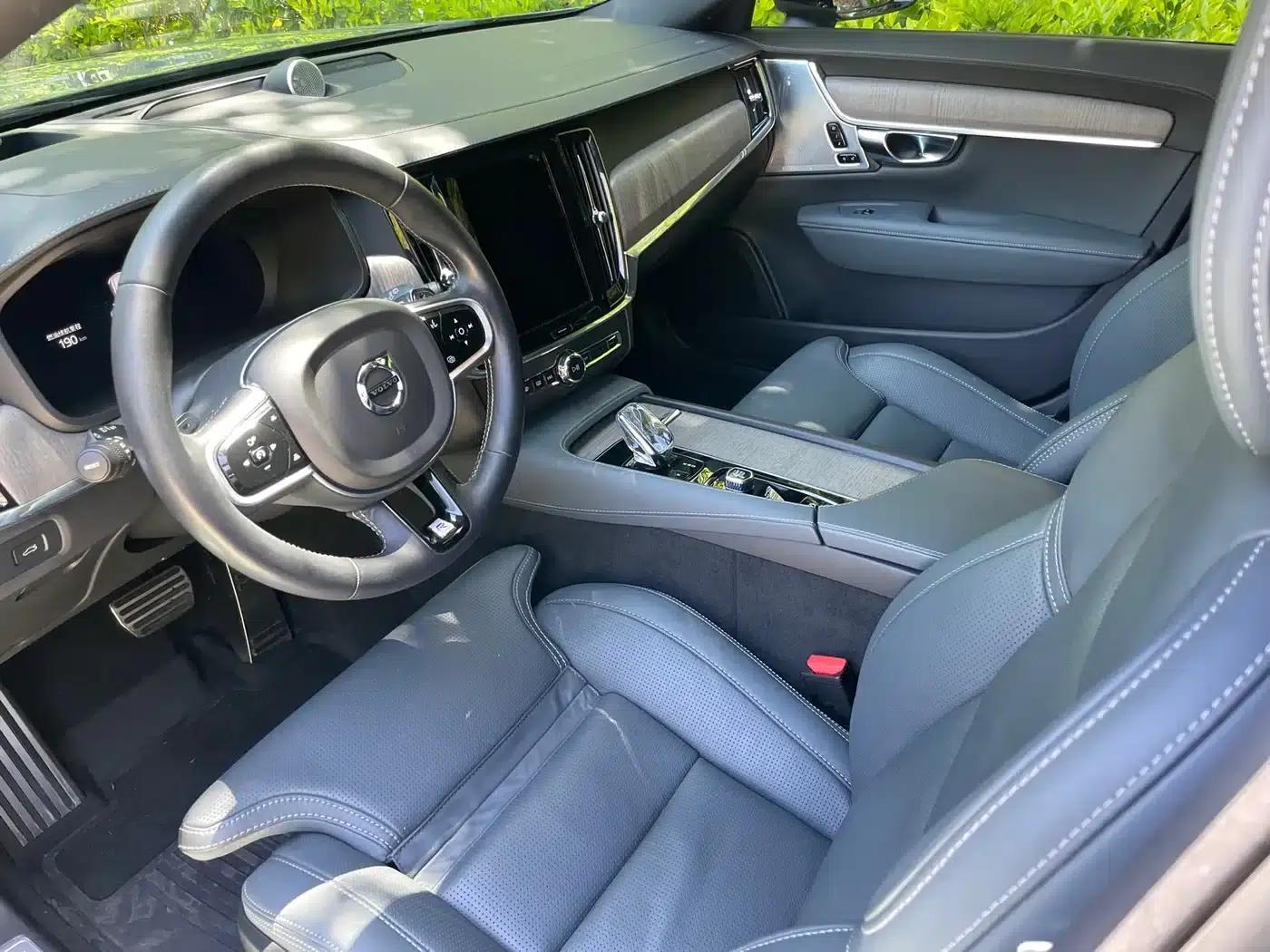 2022 Volvo V90 Cross Country B5 AWD Ultimate Edition — миниатюра 3