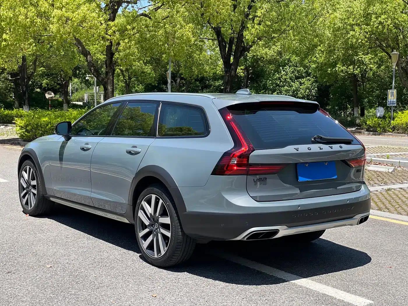 2022 Volvo V90 Cross Country B5 AWD Ultimate Edition — миниатюра 21