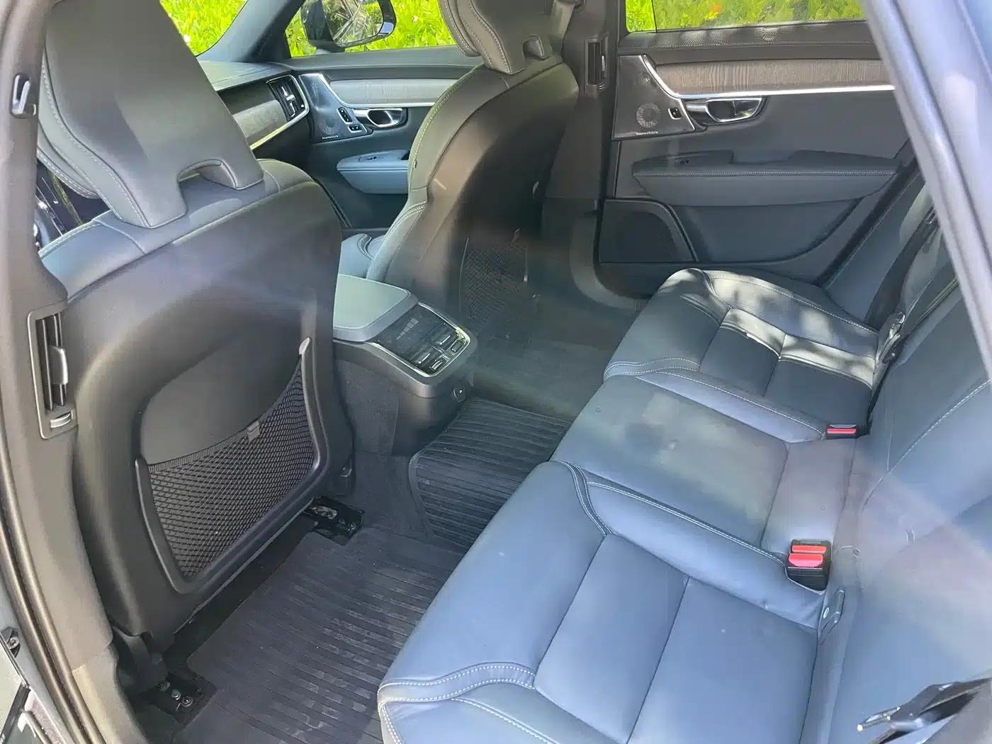 2022 Volvo V90 Cross Country B5 AWD Ultimate Edition — миниатюра 4