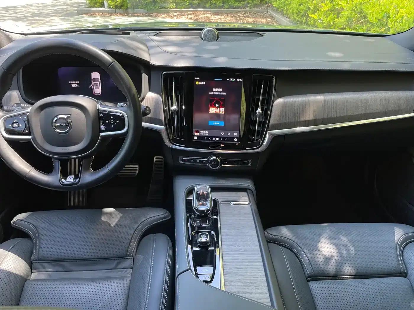 2022 Volvo V90 Cross Country B5 AWD Ultimate Edition — миниатюра 6