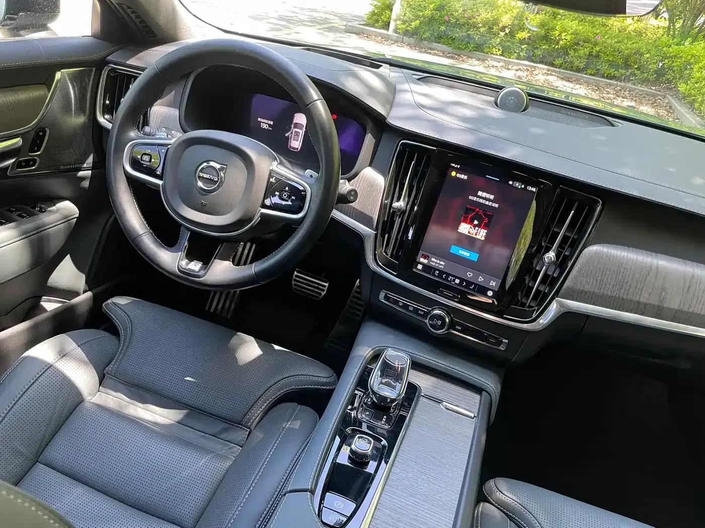 2022 Volvo V90 Cross Country B5 AWD Ultimate Edition — миниатюра 7