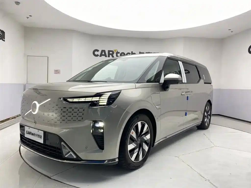 Volvo EM90 2025 Ultra 6-seater — миниатюра 1