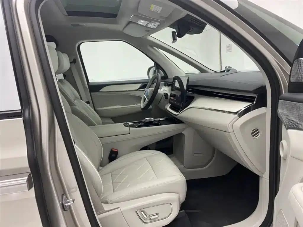 Volvo EM90 2025 Ultra 6-seater — миниатюра 16