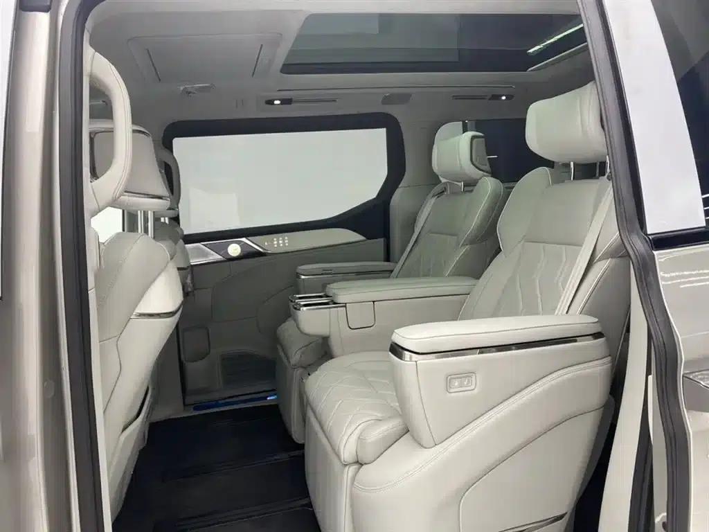 Volvo EM90 2025 Ultra 6-seater — миниатюра 17