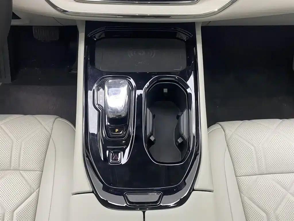 Volvo EM90 2025 Ultra 6-seater — миниатюра 18
