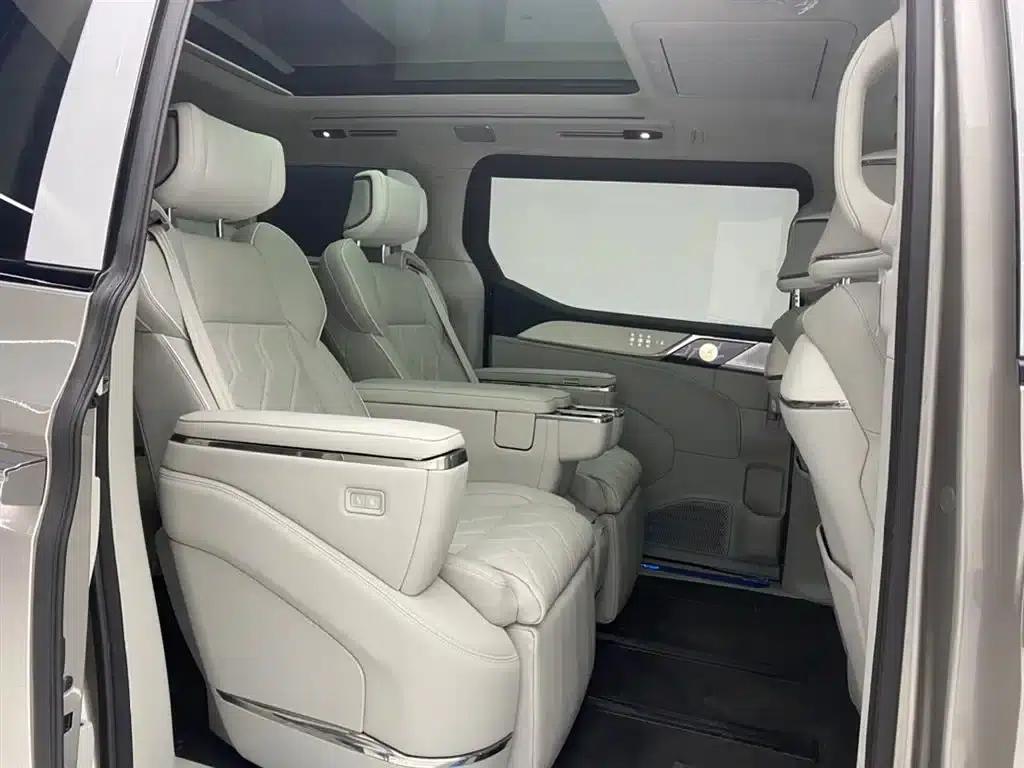 Volvo EM90 2025 Ultra 6-seater — миниатюра 23