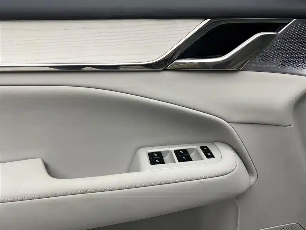 Volvo EM90 2025 Ultra 6-seater — миниатюра 24