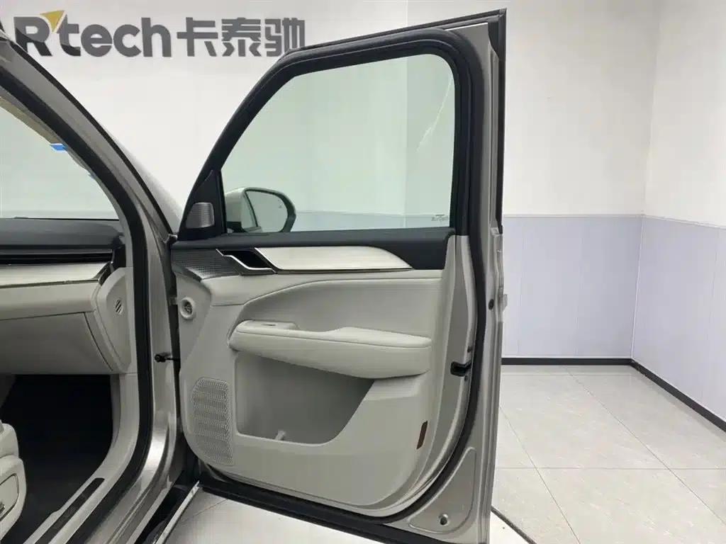 Volvo EM90 2025 Ultra 6-seater — миниатюра 25