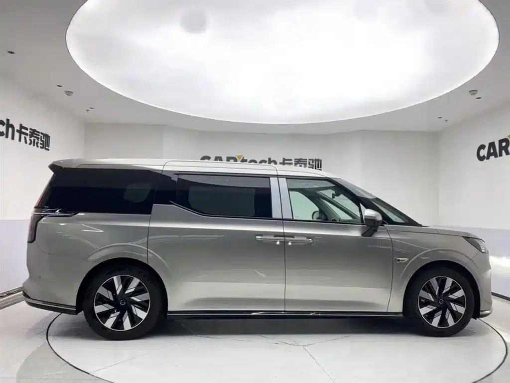 Volvo EM90 2025 Ultra 6-seater — миниатюра 4