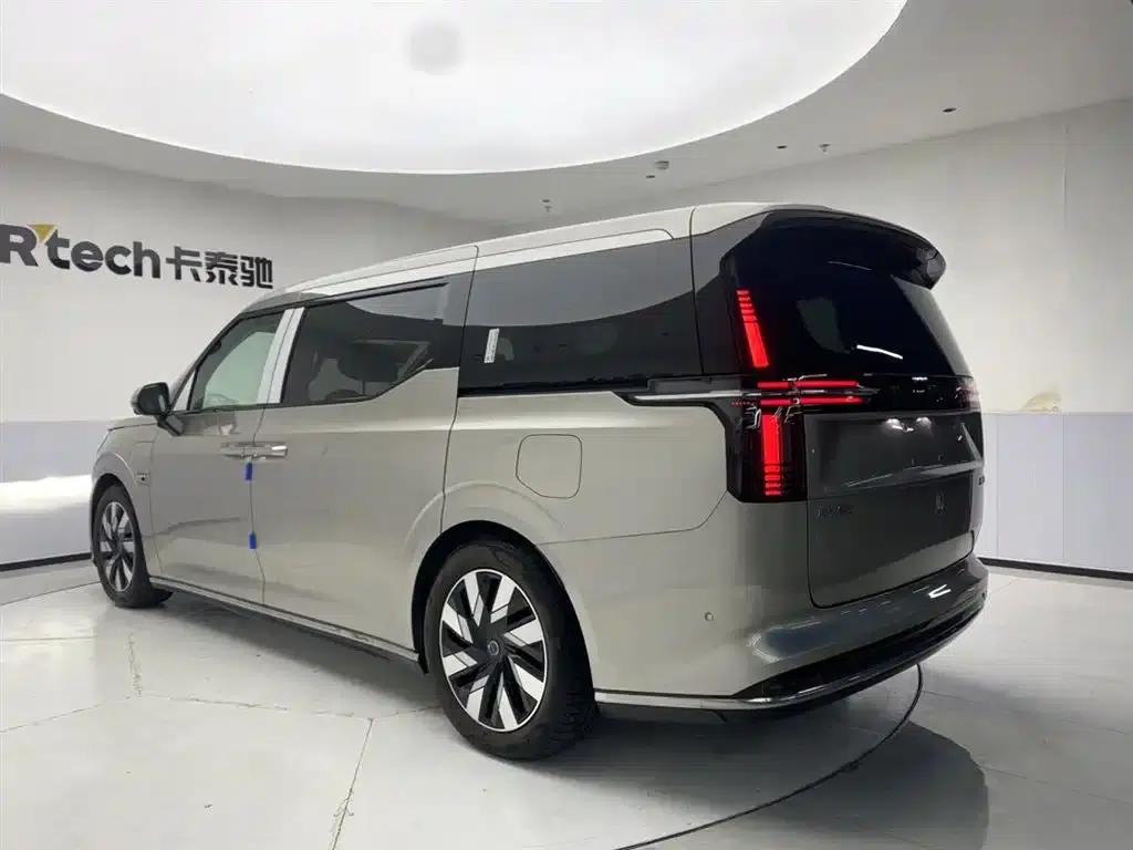 Volvo EM90 2025 Ultra 6-seater — миниатюра 7