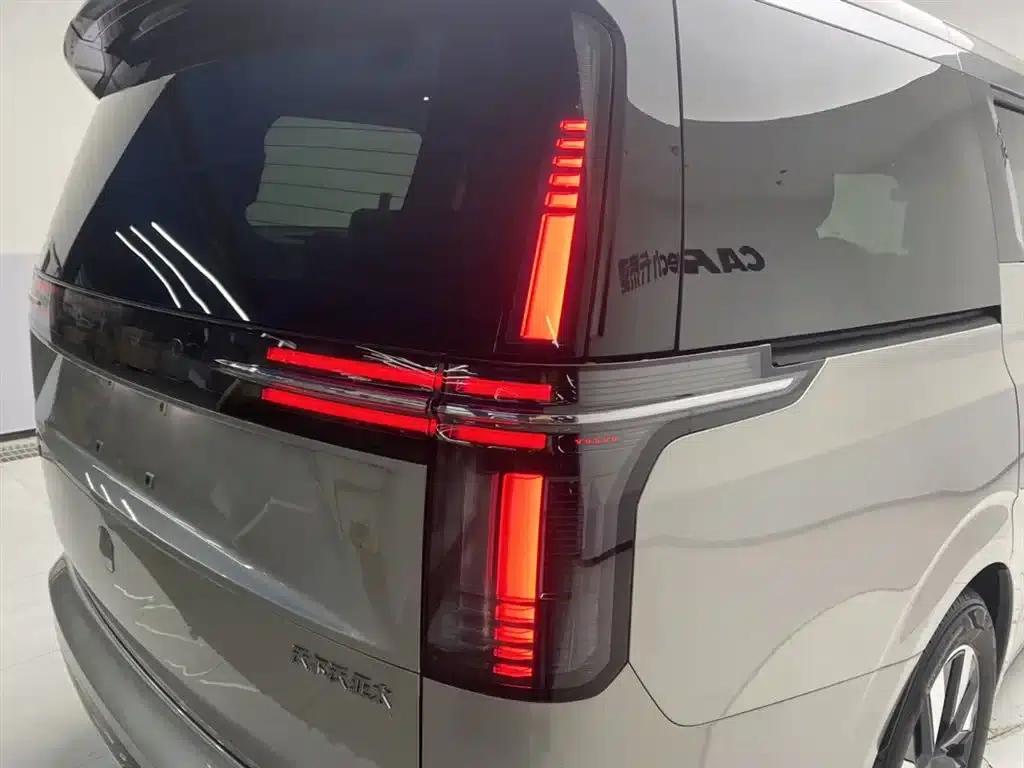 Volvo EM90 2025 Ultra 6-seater — миниатюра 10
