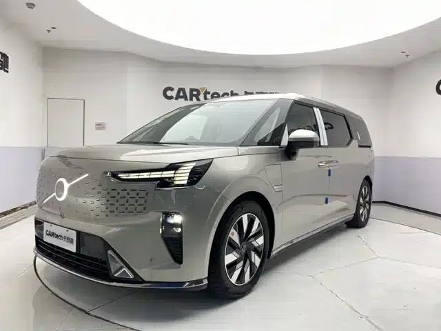 Volvo EM90 2025 Ultra 6-seater