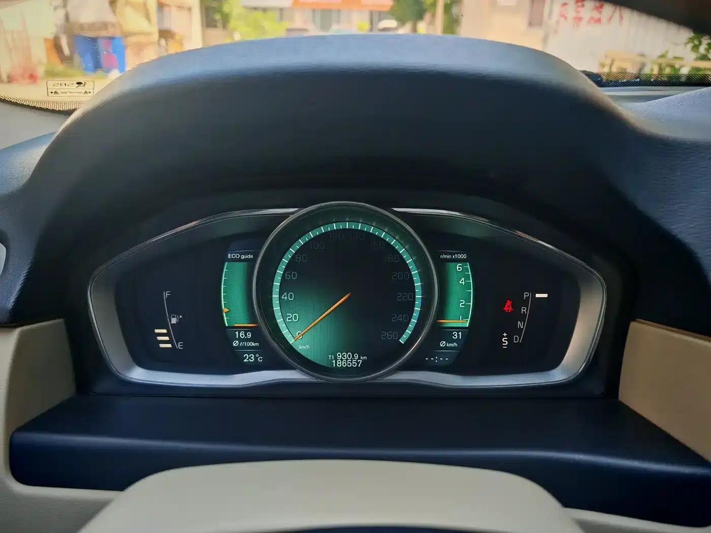 2014 Volvo S80L 2.0T T5 Smart Edition — миниатюра 4
