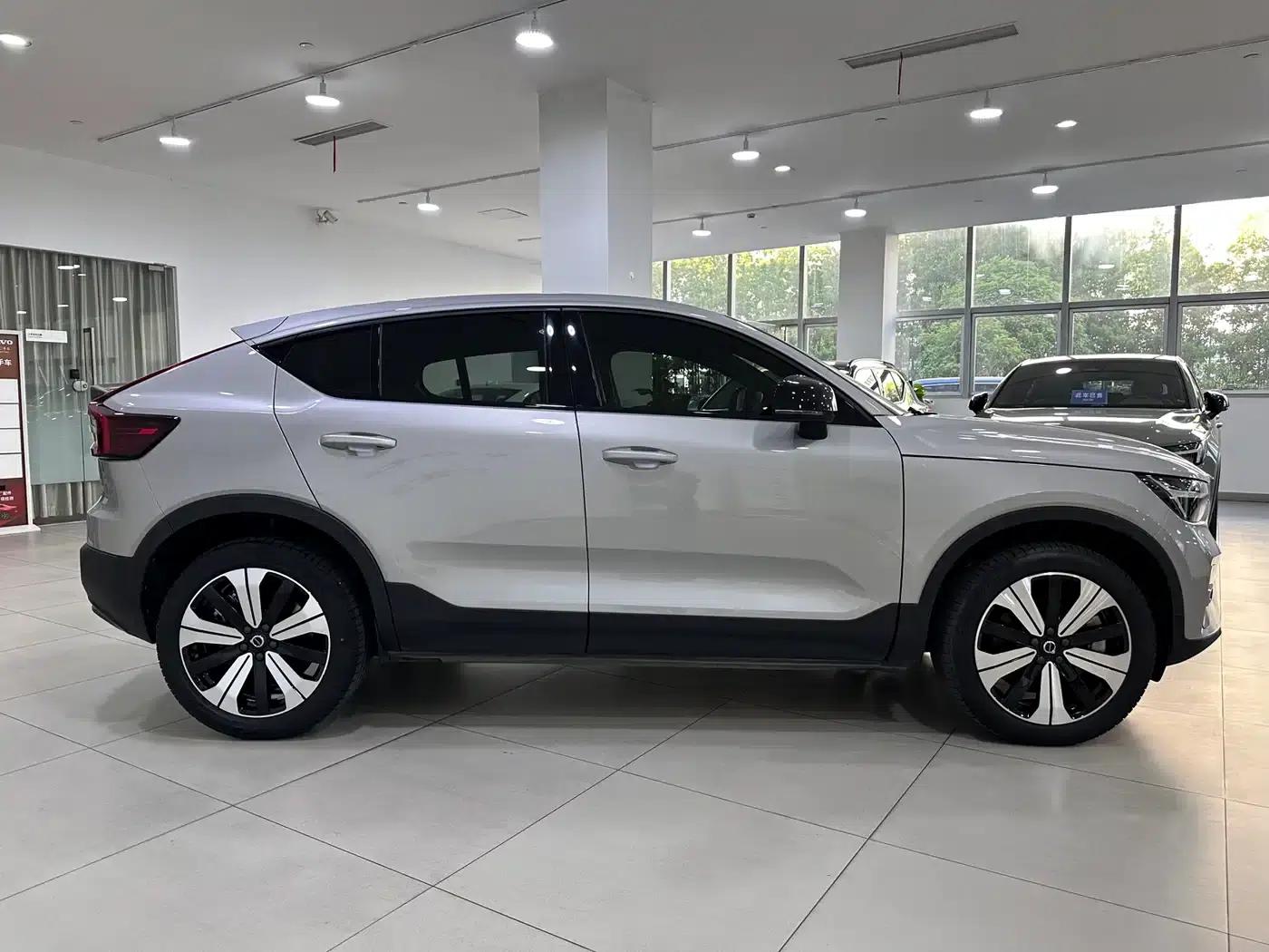 2023 Volvo C40 Long Range Edition — миниатюра 4