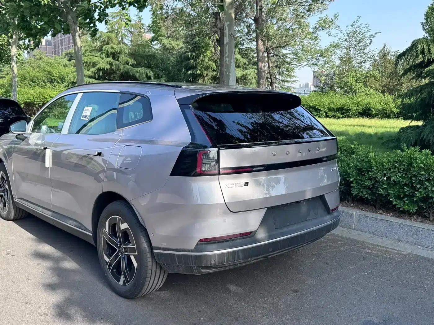 2026 Volvo XC70 Plug-in Hybrid, All-Wheel Drive, Long Range Core — миниатюра 4