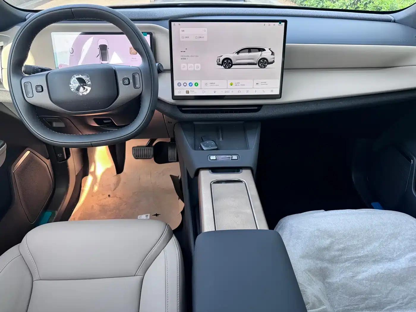 2026 Volvo XC70 Plug-in Hybrid, All-Wheel Drive, Long Range Core — миниатюра 6