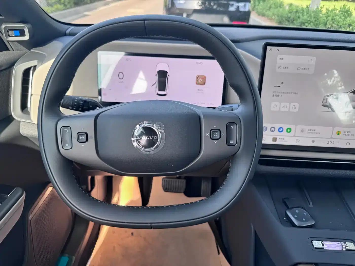 2026 Volvo XC70 Plug-in Hybrid, All-Wheel Drive, Long Range Core — миниатюра 7