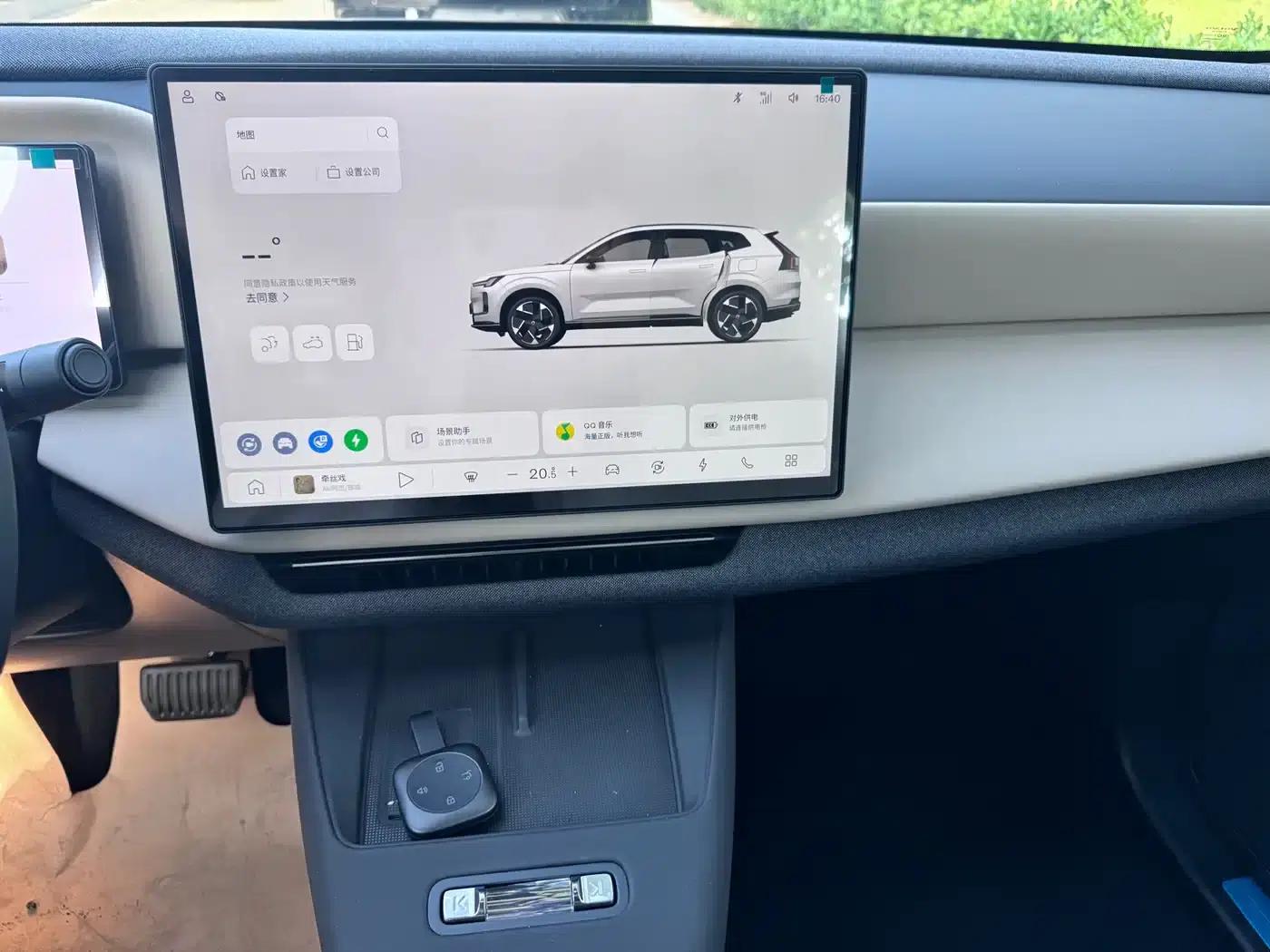 2026 Volvo XC70 Plug-in Hybrid, All-Wheel Drive, Long Range Core — миниатюра 9