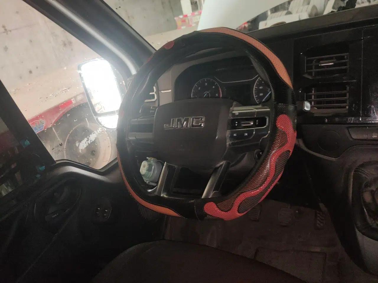JMC Fushun 2022 2.0T Manual Van with Mid-Roof High Roof and 3 Seats — миниатюра 11
